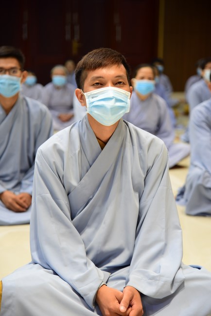 Taking comments to complete recording visual images in the rain season retreat